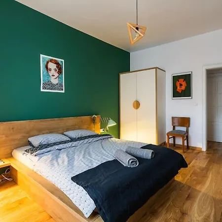 Eclectic And Boutique Designers With Parking By Flat Manаger ソフィア
