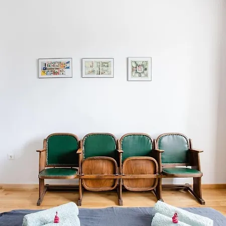 Eclectic And Boutique Designers With Parking By Flat Manаger