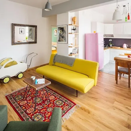 Eclectic And Boutique Designers With Parking * סופיה
