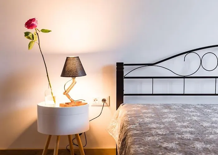 Eclectic And Boutique Designers With Parking アパート *