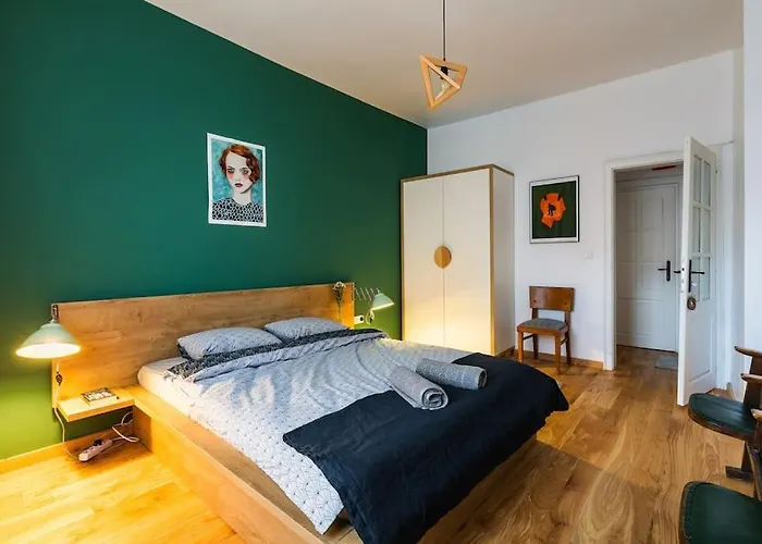 Eclectic And Boutique Designers With Parking ソフィア