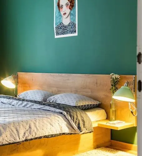 Eclectic And Boutique Designers With Parking ソフィア