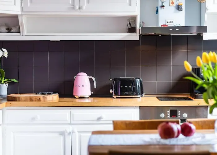 Eclectic And Boutique Designers With Parking * ソフィア