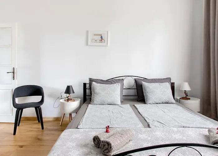 Eclectic And Boutique Designers With Parking アパート