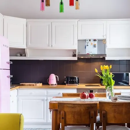 Eclectic And Boutique Designers With Parking Apartament