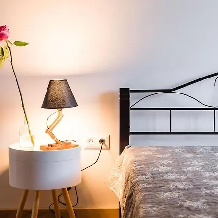 Eclectic And Boutique Designers With Parking Apartament *