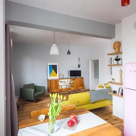 Eclectic And Boutique Designers With Parking Apartament