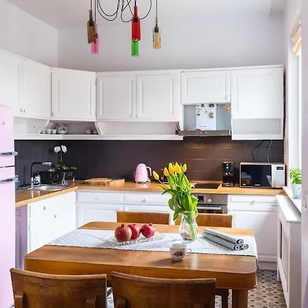 Eclectic And Boutique Designers With Parking Apartament *